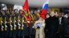 Miguel Díaz-Canel, presidente designado de Cuba y su esposa, Liz Cuesta, a su arribo a Rusia