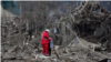 Las ruinas que dejó un ataque aéreo ruso, en Zaporizhzhia, Ucrania, el 22 de marzo de 2024. Según el gobernador de Zaporizhzhia, 12 misiles rusos alcanzaron la región a primera hora del viernes, destruyendo varias casas e hiriendo a un número indeterminado de personas.