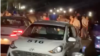 La policía vigila de cerca la protesta de decenas de cubanos en Bayamo, Granma, el 17 de marzo de 2024.