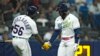 Yandy Díaz (2) de los Rays de Tampa Bay celebra con Randy Arozarena (56) luego de que Díaz conectó un jonrón ante el lanzador abridor de los Yankees de Nueva York Jhony Brito, el 5 de mayo de 2023, en San Petersburgo. Florida. (Foto AP/Chris O'Meara)