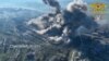 Imagen de bombardeos rusos sobre la planta de acero Azovstal, en Mariúpol, Ucrania