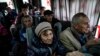 Evacuación en Lyman, en la región de Donestk, en el este de Ucrania, el sábado 30 de abril de 2022. (AP Foto/Evgeniy Maloletka)