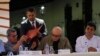 De izq. a der. Alias "Pablo Beltrán", Antonio García e Iván Danilo Rueda durante la reanudación de las conversaciones de paz en la Casa Cultural Aquiles Nazoa en Caracas, Venezuela, el martes 4 de octubre de 2022. (AP Foto/Ariana Cubillos)