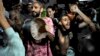 José Alberto Fernández Cañizares, junto a otros manifestantes en la protesta del Vedado, La Habana, el sábado 1ro de octubre. (YAMIL LAGE / AFP)