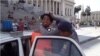 Detención violenta de Luis Manuel Otero Alcántara frente al Capitolio de La Habana.