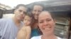 Cambian medida a favor de Jonathan Torres Farrat. En la foto su familia, incluyendo al hijo del joven. Tomado de facebook.com/barbara.farratguillen