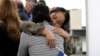 María José Aragón abraza a María José Martínez, en Miami el 15 de noviembre de 2023. Ambas son exprisioneras políticas del régimen de Daniel Ortega.(AP Photo/Lynne Sladky).