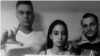 Familiares de Andy García Lorenzo, preso por manifestarse el 11 de julio en Santa Clara. De izq. a der. Pedro López, Roxana García y Jonatan López.
