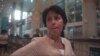 Omara Ruiz Urquiola en el aeropuerto de Fort Lauderdale, en el sur de la Florida. (Captura de video/Facebook)