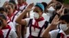 Alumnos en la escuela primaria visten máscaras para protegerse del coronavirus. AP Photo/Ramon Espinosa