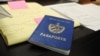 Vista de un pasaporte cubano.