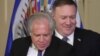 El secretario de Estado, Mike Pompeo, junto al secretario de la OEA, Luis Almagro. REUTERS/Jonathan Ernst