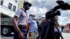 Equipo de prensa extranjera confrontado por la policía cuando intentaban filmar en San Isidro.