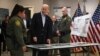 El presidente Joe Biden visita las autoridades fronterizas en Brownsville, Texas, el 29 de febrero de 2024. (AFP/Jim Watson).