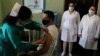 Un voluntario recibe una dosis de Soberana-02 contra el COVID-19, en La Habana, Cuba. (Luis Banos/Pool via REUTERS)