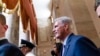 El representante Kevin McCarthy, republicano por California, abandona la Cámara de Representantes después de ser derrocado como presidente de la Cámara en el Capitolio de Washington, el martes 3 de octubre de 2023. (Foto AP/Stephanie Scarbrough)