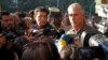 Díaz-Canel habla con los periodistas.