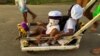 Niños con mascarillas para protegerse del coronavirus durante una celebración religiosa en La Habana. (ADALBERTO ROQUE / AFP)