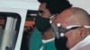 El artista Luis Manuel Otero Alcántara es conducido al hospital tras varios días en huelga de hambre y sed, según un video de la televisión estatal.