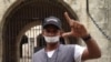En esta foto compartida en su página de Facebook aparece Maykel Castillo Pérez (El Osorbo).