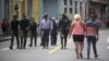 Agentes del orden en las calles de La Habana. AFP PHOTO / YAMIL LAGE
