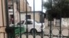 Una patrulla de la policía frente a una vivienda en La Habana. (Archivo)