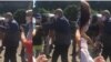 El ministro de Cultura, Alpidio Alonso, la emprendió a puñetazos contra un periodista que cubría la manifestación del 27N.