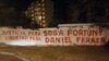 Cartel en Montevideo, Uruguay, en el que se pide justicia para el encarcelado líder de la UNPACU, José Daniel Ferrer, y el fallecido preso político Armando Sosa Fortuny (Cortesía: Asamblea de la Resistencia Cubana)