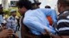 La policía arresta a Boris González Arenas, periodista independiente y activista de la sociedad civil. (Archivo)