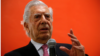 Mario Vargas Llosa, Premio Nobel de Literatura, durante una conferencia