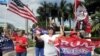 Exiliados muestran su apoyo al presidente Trump el 25 de septiembre de 2020, en Doral, ciudad aledaña a Miami. (Imagen de Roberto Koltún).