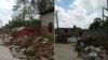 Los basureros en medio de la vía pública, como este en Nueva Gerona, Isla de la Juventud, abundan en Cuba. (Captura de video/William Rodríguez)