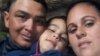 Yirovit Rosado con su esposa, la presa política Nidia Bienes y el hijo de ambos (Foto cortesía de Rosado)