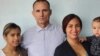 José Daniel Ferrer junto a su esposa y dos de sus hijos.