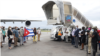 Recepción en el aeropuerto de Libreville de la delegación cubana de salud, 11 de abril de 2021. © Ministerio de Salud