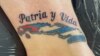 Carteles inspirados en la canción "Patria y Vida" interpretada por Yotuel Romero, el dúo Gente de Zona, Descemer Bueno, Maykel Osorbo y El Funky.